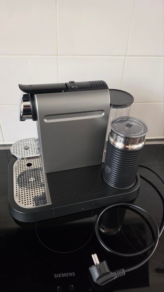 Nespresso Krups, Witgoed en Apparatuur, Koffiezetapparaten, Koffiemachine, Ophalen of Verzenden, Zo goed als nieuw, Koffiepads en cups