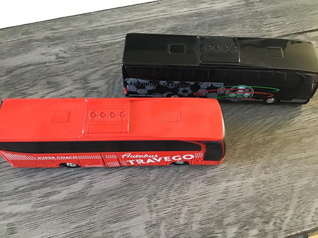 2 mooie bussen, Ophalen of Verzenden, Zo goed als nieuw
