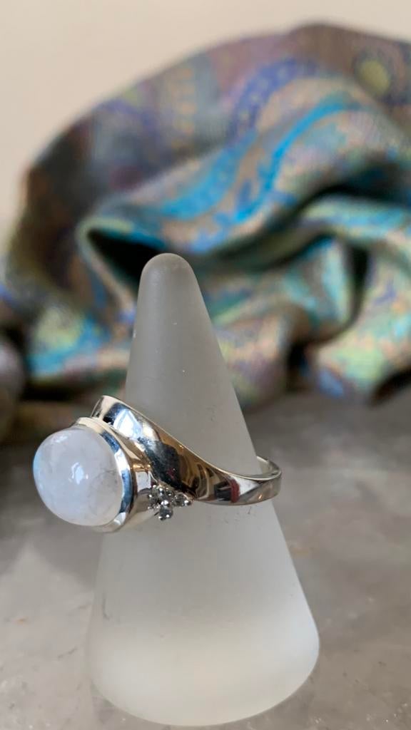 Maansteen regenboog beschermt intuïtie balans harmonie magie, Wit, Nieuw, Ophalen of Verzenden, 17 tot 18