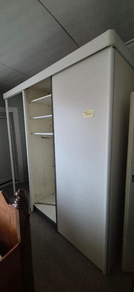 Ruime kledingkast met schuifdeuren en spiegel, Ophalen, Met deur(en), Gebruikt, 200 cm of meer