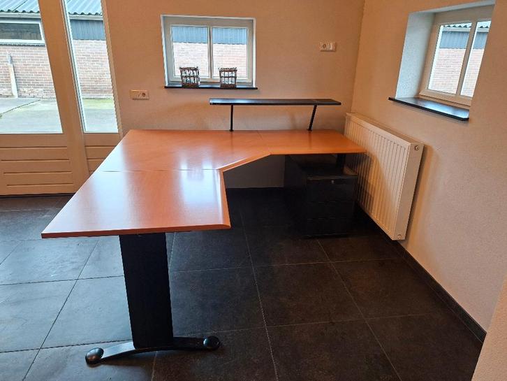 Bureau, kantoormeubilair, hangmappenkast, jalouziekast., Zakelijke goederen, Overige Zakelijke goederen, Ophalen