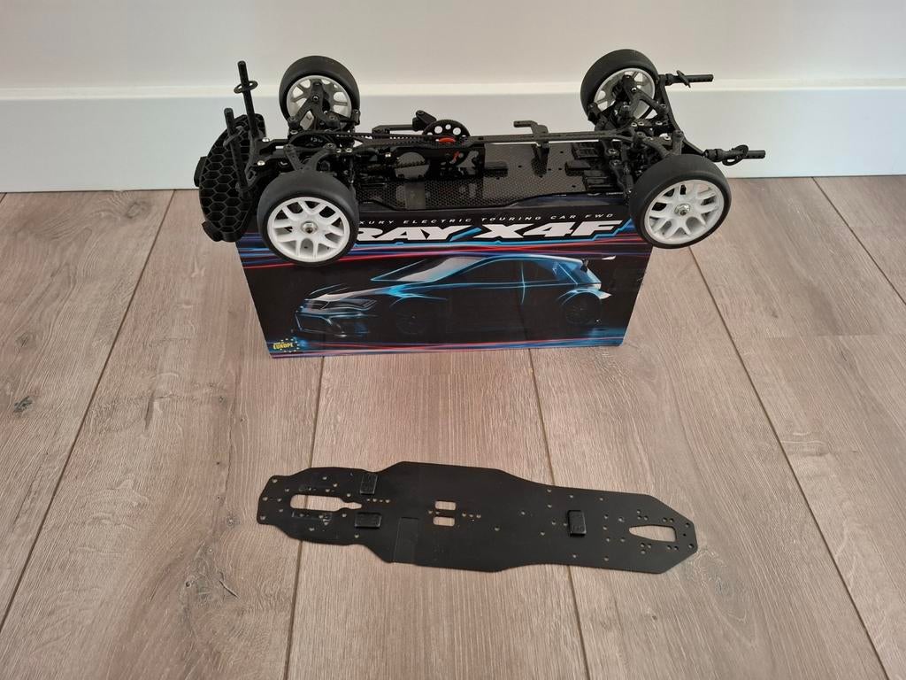 Xray X4F 2025 FWD 1:10 Roller - Zo goed als nieuw, Elektro, Ophalen of Verzenden, Zo goed als nieuw, Schaal 1:10