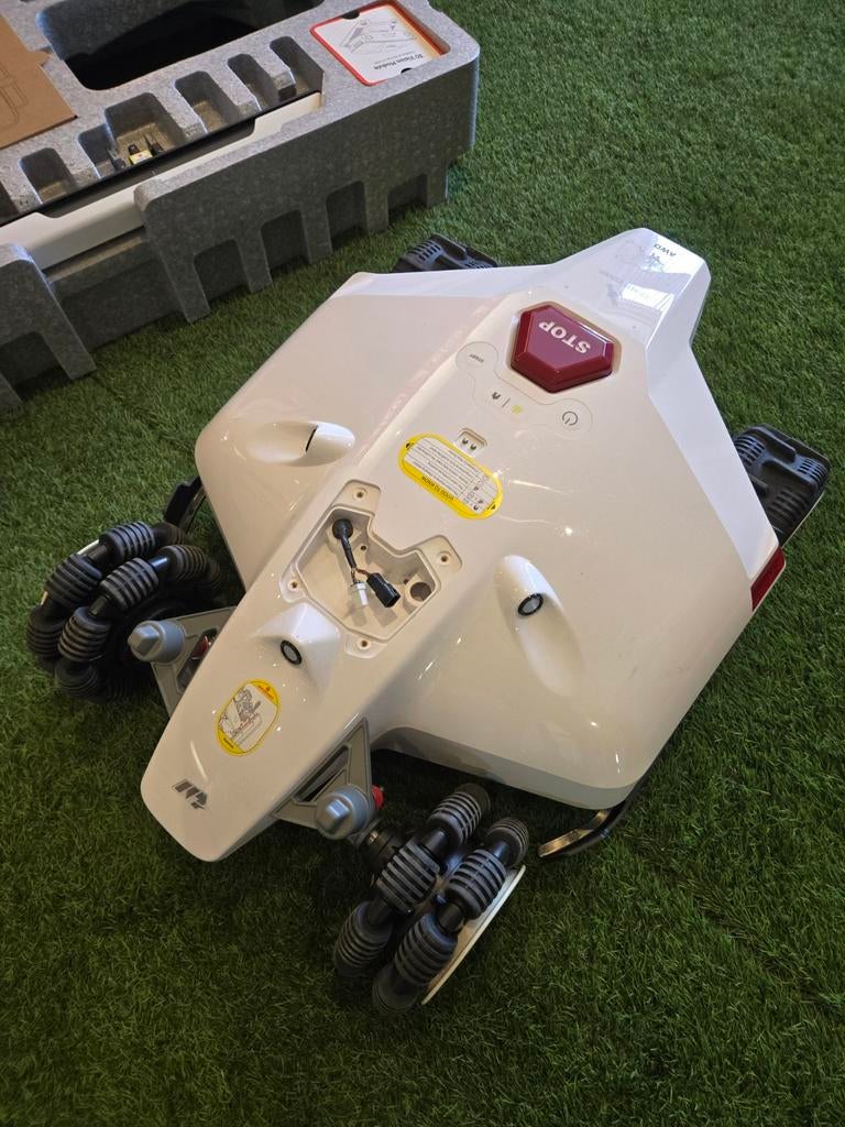 Robotmaaier Luba 2 AWD 5000 - Showroommodel, Bestuurbaar via app, Nieuw, Ophalen of Verzenden, Luba