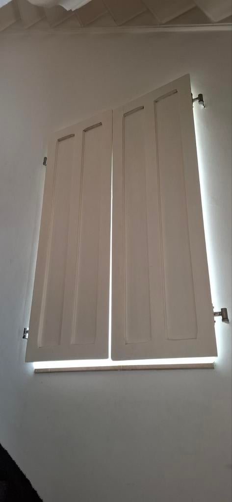 Massieve houten raamluiken, Ophalen