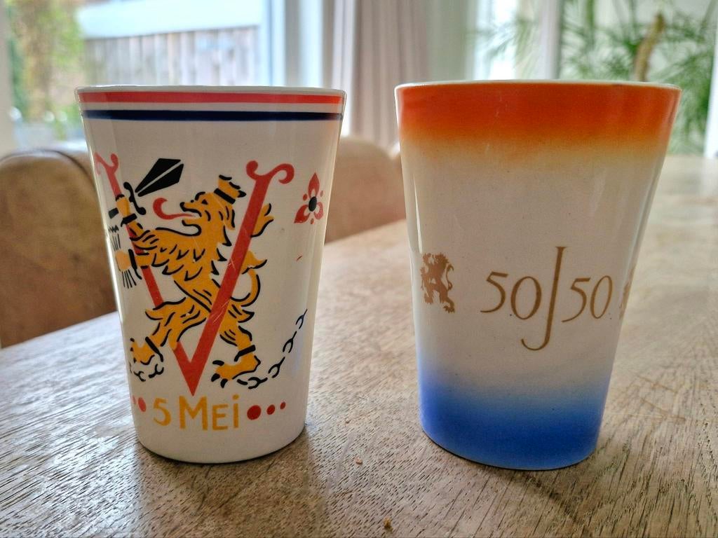 Twee herdenkingsbekers Nederland, Ophalen of Verzenden