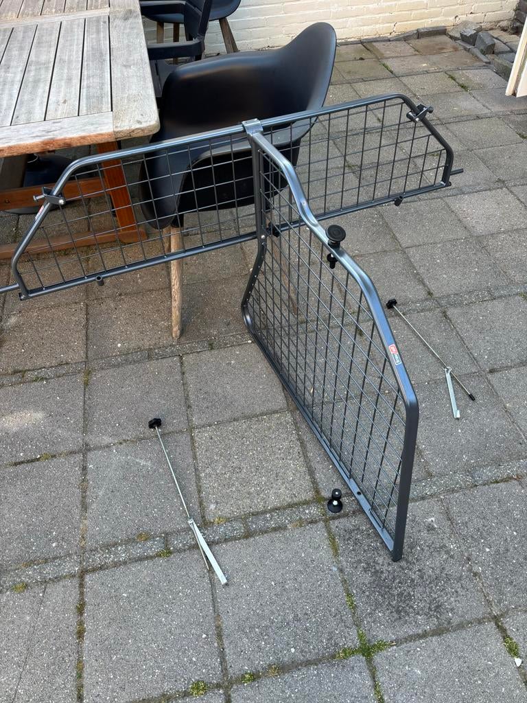 Hondenrek Mercedes-Benz W204 (S204) - Veiligheid voor uw hon, Ophalen, Zo goed als nieuw