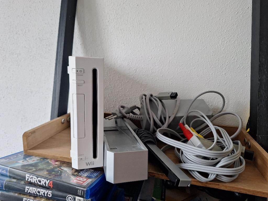 Nintendo wii met kabels en sensor bar, Ophalen of Verzenden, Met 2 controllers