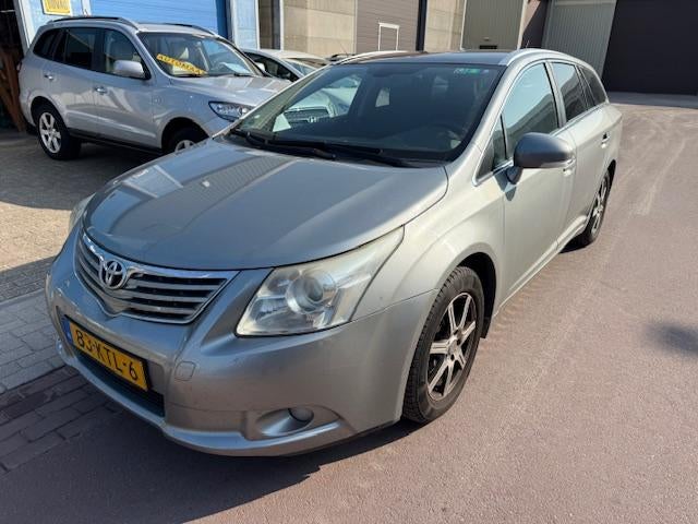 Toyota Avensis wagon 1.8 VVTi Panoramic 2010 Nwe APK Navigat, 4 cilinders, Origineel Nederlands, Handgeschakeld, Grijs