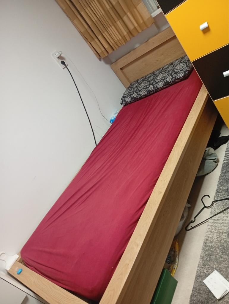 Eenpersoonsbed met lattenbodem, Huis en Inrichting, Slaapkamer | Bedden, Gebruikt, Ophalen of Verzenden, Overige maten, 200 cm