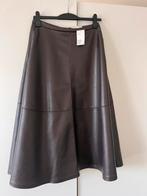 Donker bruine imitatie LEER rok lengte 84 cm, Kleding | Dames, Rokken, Maat 38/40 (M), Bruin, Nieuw, Ophalen of Verzenden