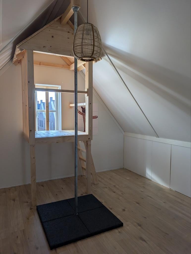 Brandweerkazerne speeltoestel met glijpaal, Kinderen en Baby's, Speelgoed | Buiten | Speeltoestellen, Ophalen, Gebruikt, Klimwand