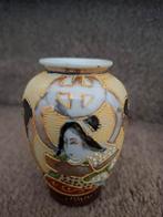 Antieke Japanse Satsuma Vaasje met Geisha en Samurai, Ophalen of Verzenden