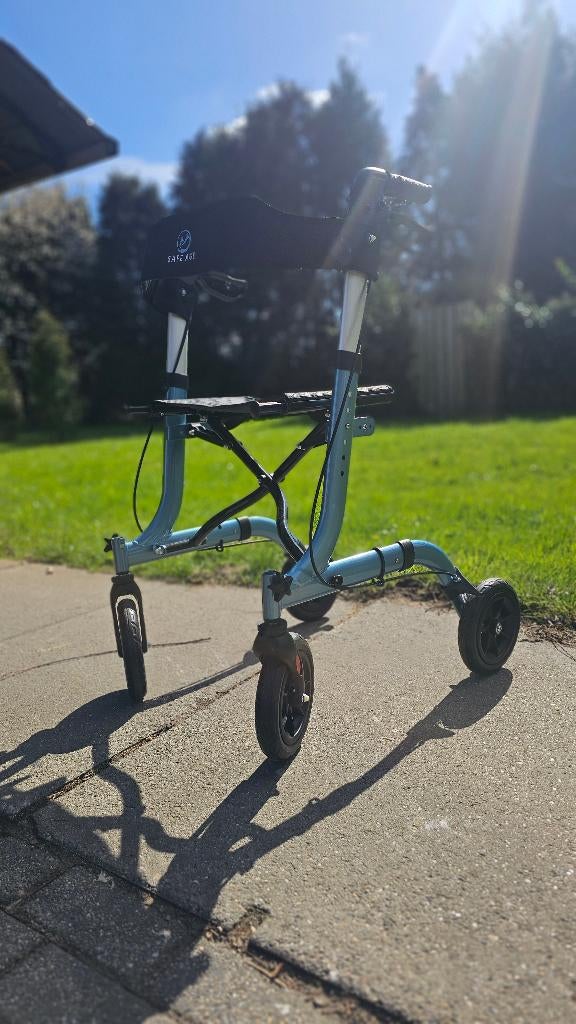 Lichtgewicht rollator metallic blue, Ophalen, Lichtgewicht, Zo goed als nieuw