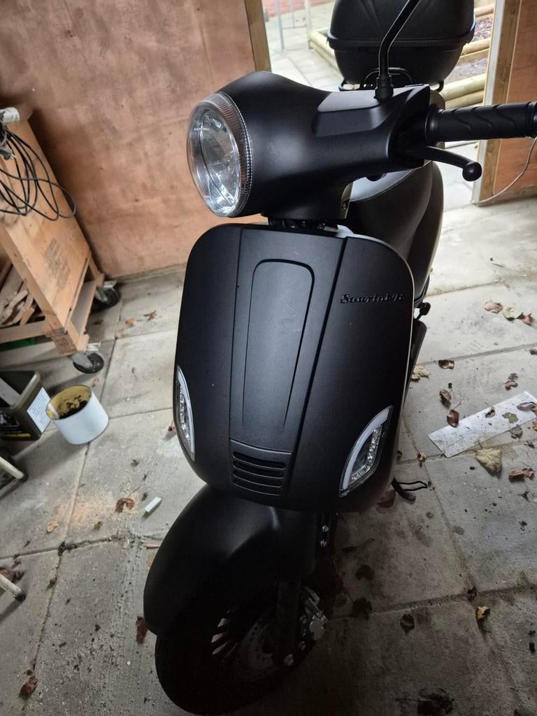 Leuke, mooie en goed rijdende scooter met alarm, Ophalen of Verzenden, Gebruikt, Benzine, Overige merken