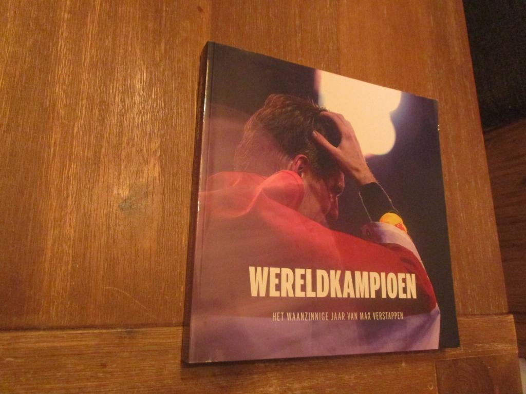 Wereldkampioen, het waanzinnige jaar van Max Verstappen, Ophalen of Verzenden, Gelezen, De Limburger, Overige sporten