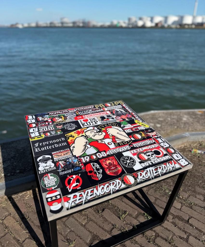 Feyenoord Tafel met epoxy laag 60x60cm, Huis en Inrichting, Tafels | Sidetables, Ophalen, 50 tot 100 cm, Vierkant, Zo goed als nieuw