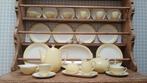 Petrus Regout servies pastel geel. 33 delig., Antiek en Kunst, Ophalen