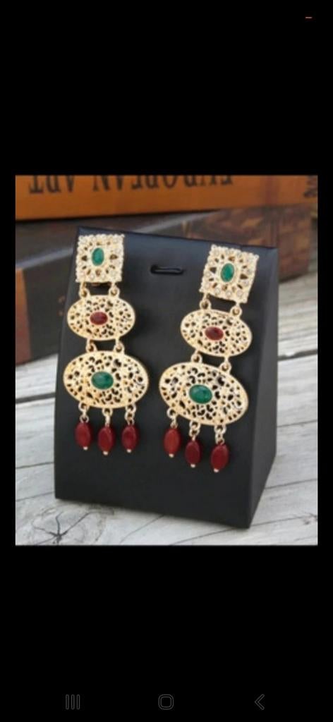 Marokkaanse Oorbellen Goudkleurig met Groene en Rode Stenen, Sieraden, Tassen en Uiterlijk, Oorbellen, Ophalen of Verzenden