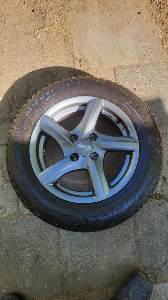 4x lichtmetalen velgen Advanti + winterbanden 165/70 R14, Auto-onderdelen, Banden en Velgen, Velg(en), Winterbanden, 14 inch, 165 mm