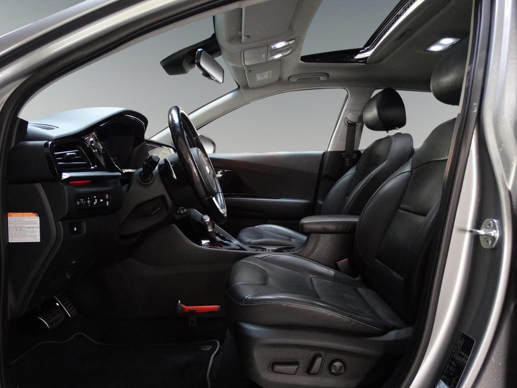 Kia Niro 1.6 GDi Hybrid ExecutiveLine Leder/schuifdak/trekh, Gebruikt, Verwarming stoelen achter, 1390 kg, SUV of Terreinwagen