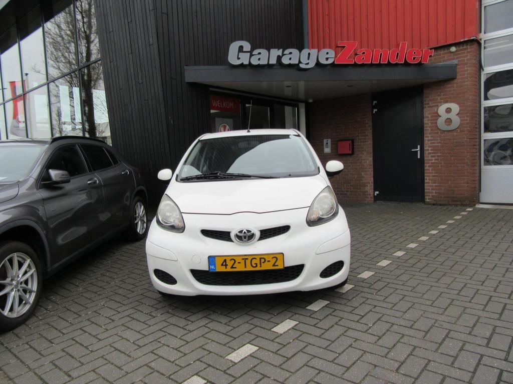 Toyota Aygo 1.0-12V Comfort Navigator, Voorwielaandrijving, Euro 5, Stof, Gebruikt