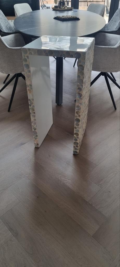 PTMD Zuil/ bijzettafel met schelpenmozaïek, 45 tot 60 cm, Minder dan 55 cm, Gebruikt, Rond
