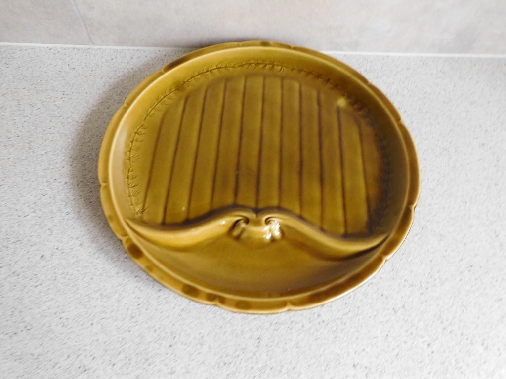 Bord 27 cm. Asperges Groen Gien France, Keramiek, Ophalen of Verzenden, Zo goed als nieuw, Bord(en)