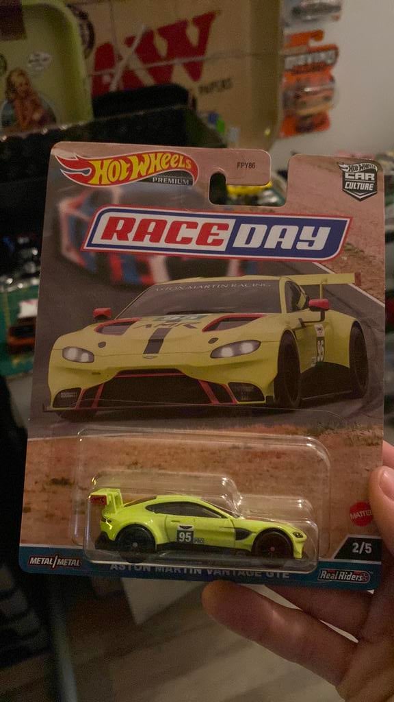 Hot Wheels Premium Aston Martin Vantage GTE Raceday, Ophalen of Verzenden, Nieuw