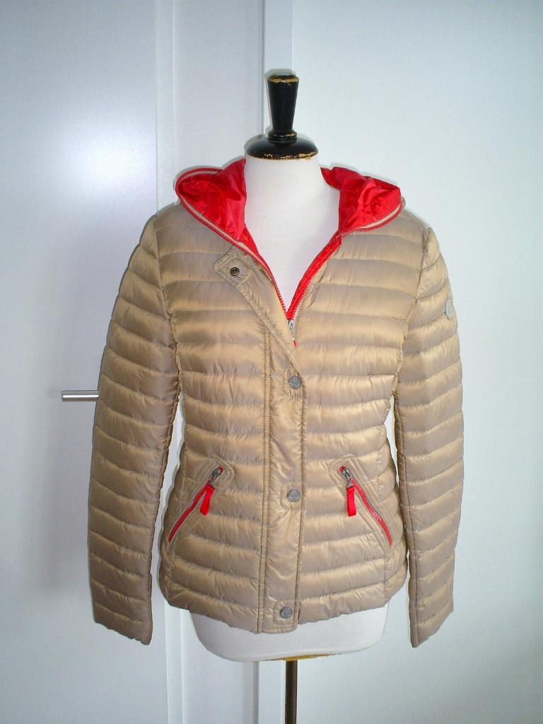 beige jack van AMBER & JUNE mt. M, Kleding | Dames, Jasjes, Kostuums en Pakken, Maat 38/40 (M), Amber & June, Verzenden, Beige