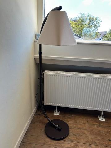 Booglamp met witte kap - E27 beschikbaar voor biedingen