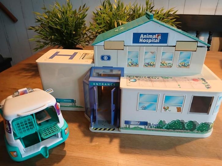 Dierenartsenpraktijk speelset met ambulance, Kinderen en Baby's, Speelgoed | Overig, Gebruikt, Jongen of Meisje, Ophalen of Verzenden