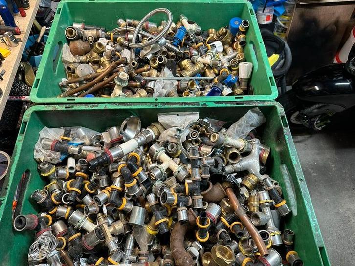 2 kisten met koppelingen vsh multipress koper honderden, Doe-het-zelf en Verbouw, Sanitair, Nieuw, Overige typen, Koper, Ophalen