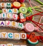 Fruitjes sleutelhangers met naam TRAKTATIE, Ophalen of Verzenden, Nieuw, Feestartikel, Verjaardag