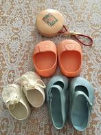 Oude poppen rammelaar en poppen schoentjes/gemerkt., Ophalen of Verzenden