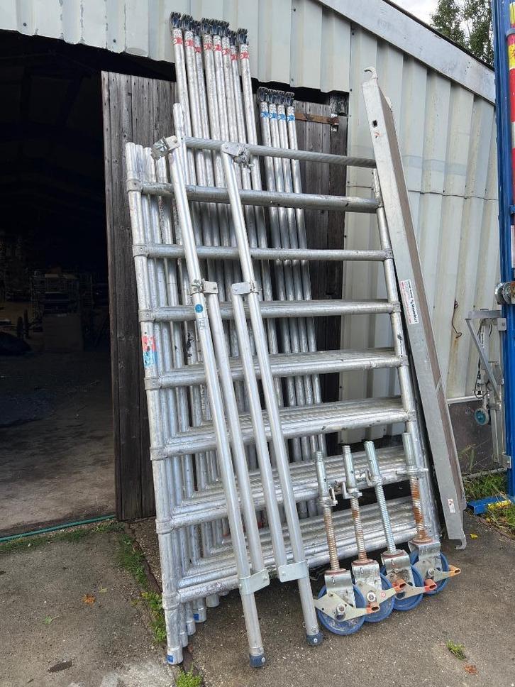 Complete Skyworks steiger, Doe-het-zelf en Verbouw, Ladders en Trappen, Zo goed als nieuw, 4 meter of meer, Ophalen