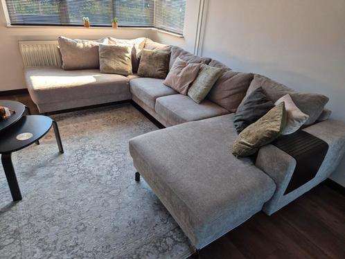 Mooie U-bank woonsquare model Capri. 10 maanden oud., Huis en Inrichting, Banken | Complete zithoeken, Zo goed als nieuw, Stof