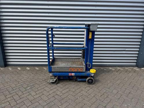 Power Tower Nano Hoogwerker Masthoogwerker (bj 2016), Zakelijke goederen, Machines en Bouw | Liften, Steigers en Ladders