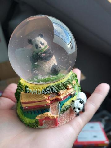 snowglobe ouwehands dierenpark pandasia troebel water  beschikbaar voor biedingen