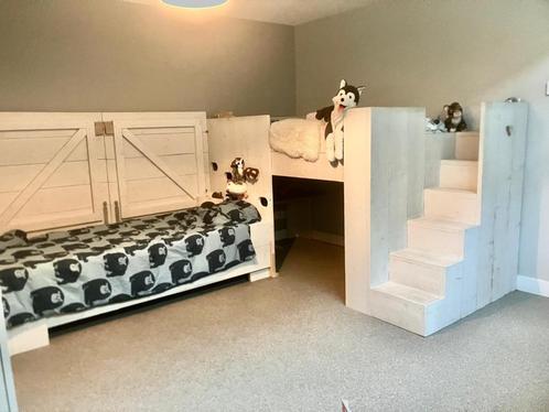 Stoer & veilig 'stapelbed' met klimwand & geheime hut, Huis en Inrichting, Slaapkamer | Stapelbedden en Hoogslapers, Gebruikt