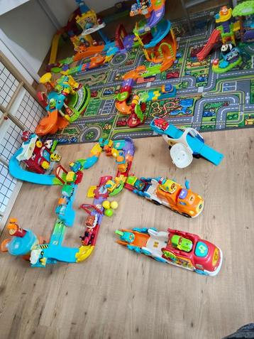 Toet Toet Auto’s – Set van 27 auto’s + speelsets + racebaan beschikbaar voor biedingen