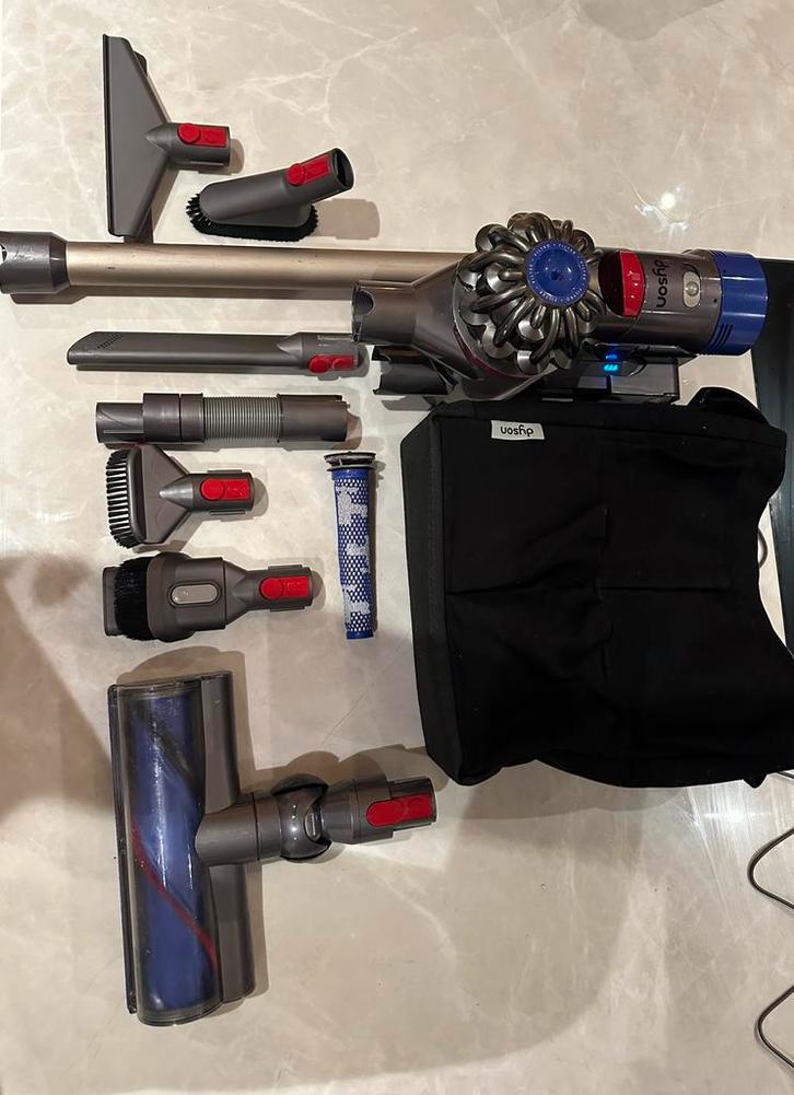 Dyson V8 Motorhead, Witgoed en Apparatuur, Stofzuigers, Zo goed als nieuw, Ophalen