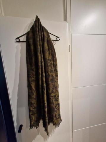 Sjaals beschikbaar voor biedingen