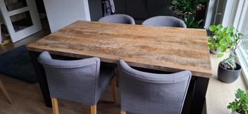 Mooie en stevige eettafel te koop  beschikbaar voor biedingen