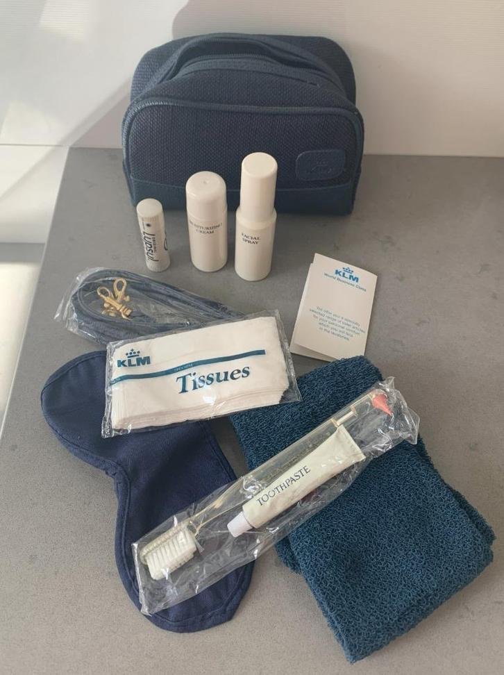 Vintage KLM business class toilettasje blauw compleet, Verzamelen, Luchtvaart en Vliegtuigspotten, Zo goed als nieuw, Overige typen