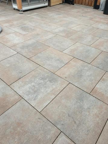 Groot formaat Sion 60 x 60 x 4 cm tuintegels beschikbaar voor biedingen