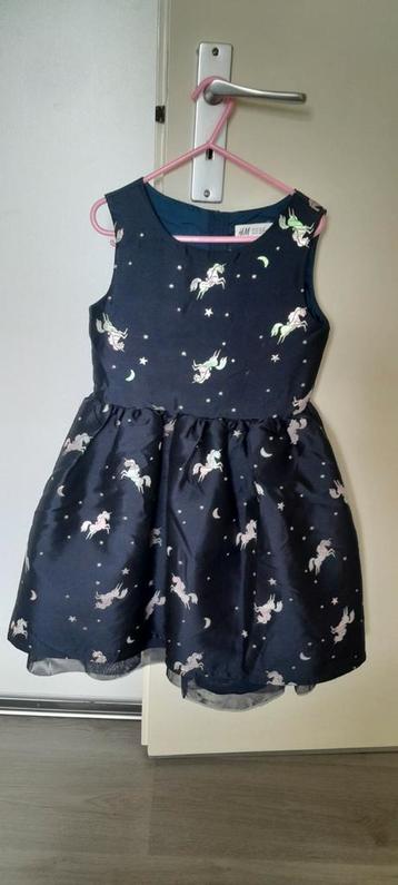 Te koop zgan jurk maat 122 van de h&m  beschikbaar voor biedingen