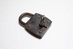 Antiek hangslot met sleutel, merk Stabil, Antiek en Kunst, Antiek | Gereedschap en Instrumenten, Ophalen of Verzenden