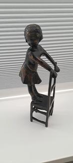 brons meisje op stoel, Antiek en Kunst, Ophalen of Verzenden