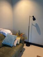 Vloerlamp zwart Karwei Nordin, Huis en Inrichting, Lampen | Vloerlampen, Ophalen, Zo goed als nieuw, Metaal, 150 tot 200 cm