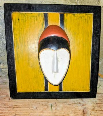 Afrikaans Masker op Houten Paneel - Wereldwinkel beschikbaar voor biedingen